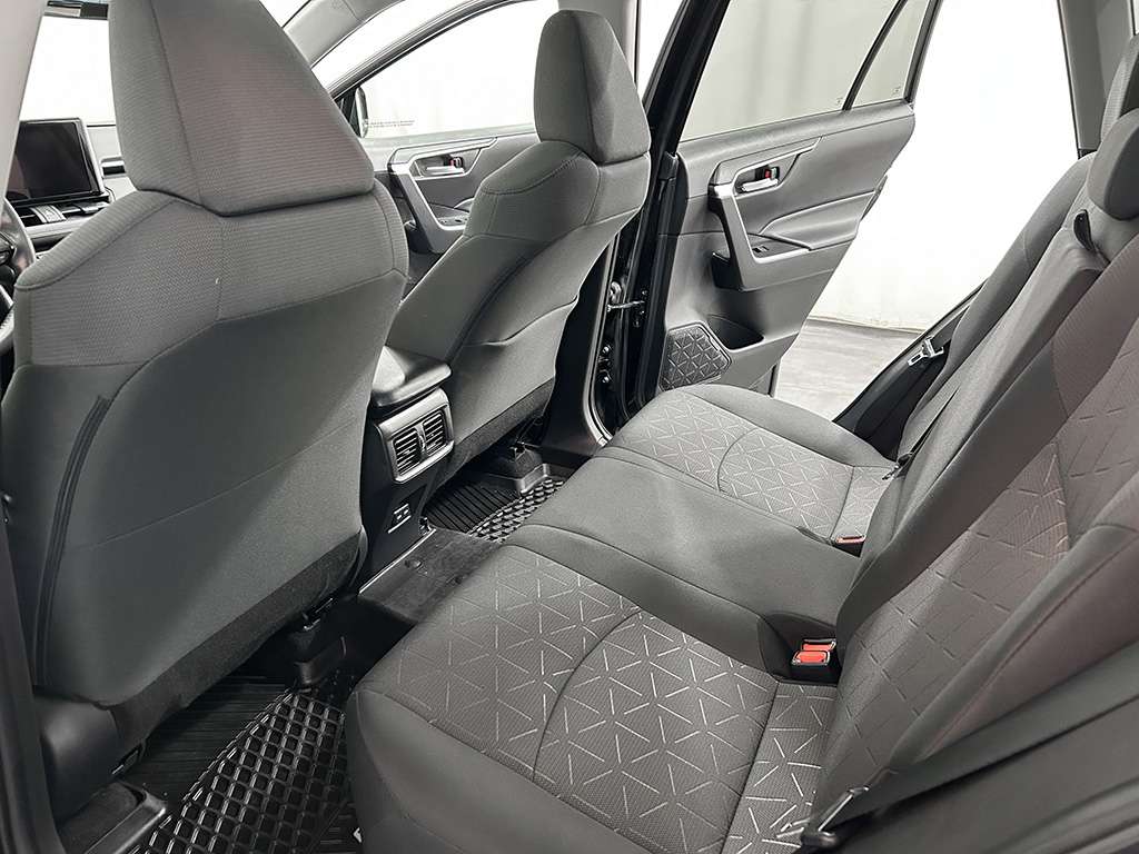 2023 Toyota Rav4 - Image 29