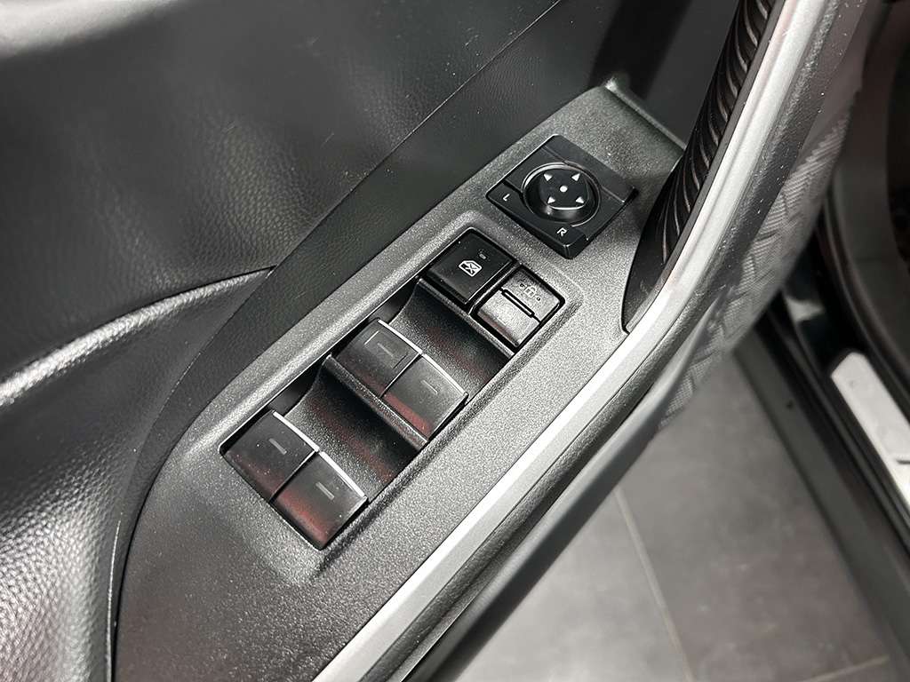 2023 Toyota Rav4 - Image 34