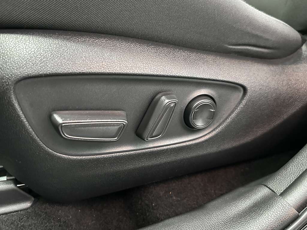 2023 Toyota Rav4 - Image 35