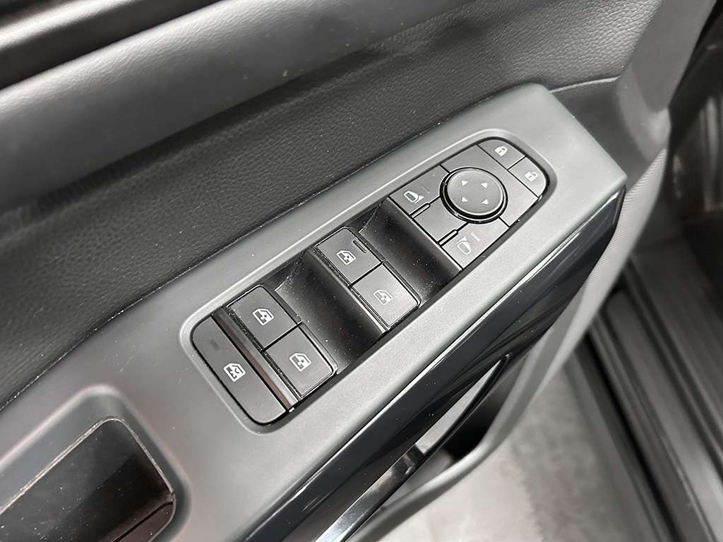 2023 Nissan Pathfinder - Image 40