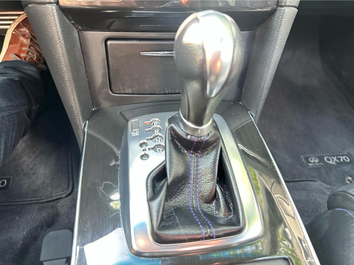 2017 Infiniti QX70 - Image 50