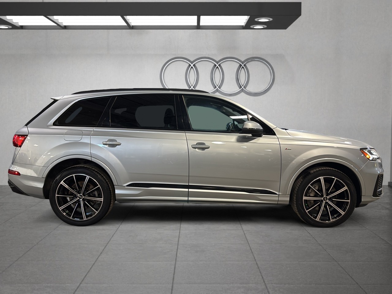 2023 Audi Q7 - Image 4