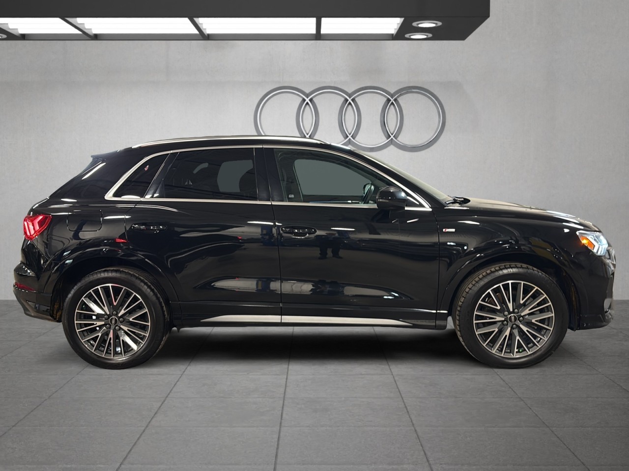 2023 Audi Q3 - Image 4
