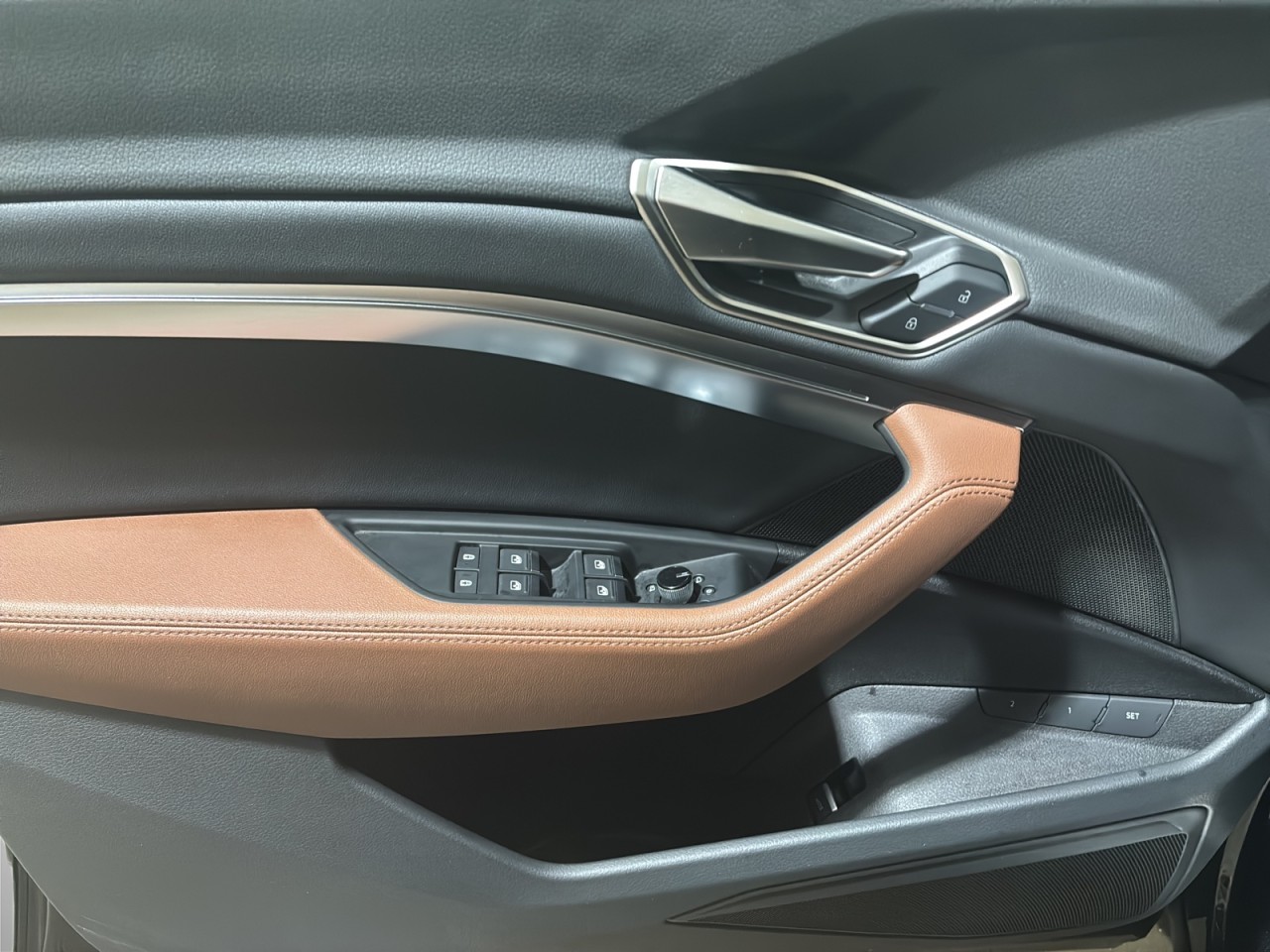 2023 Audi e-tron - Image 9