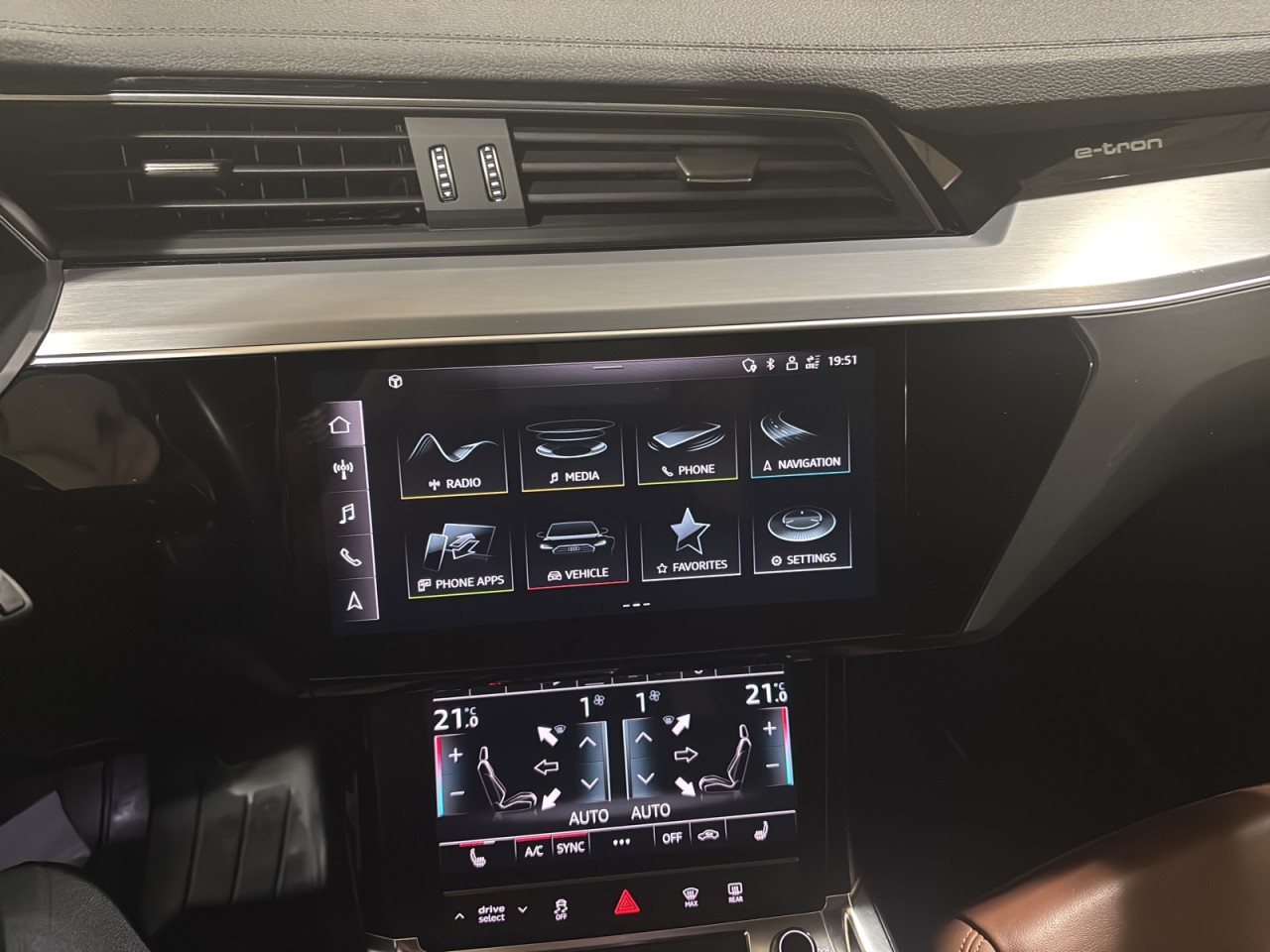 2023 Audi e-tron - Image 14