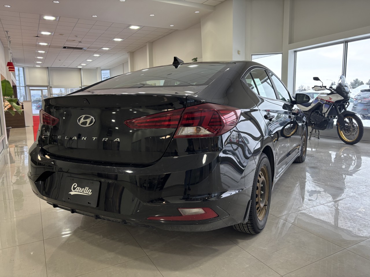 2019 Hyundai Elantra - Image 5