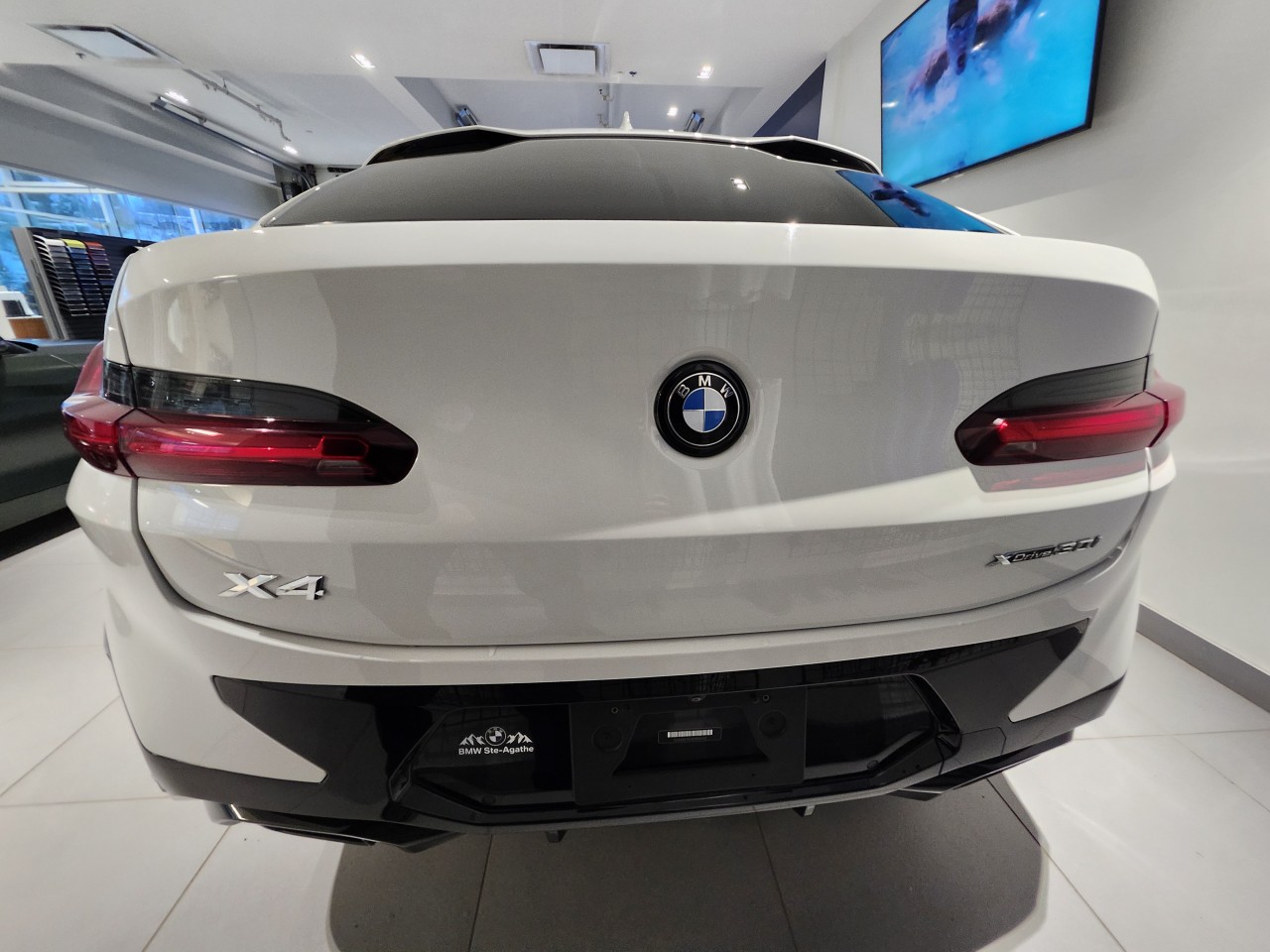 2023 BMW X4 - Image 6