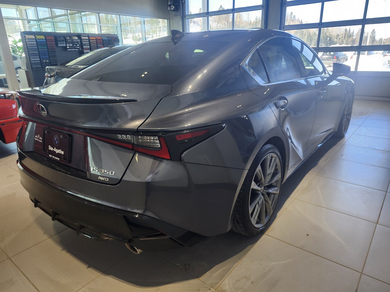 2022 Lexus IS - Image 7