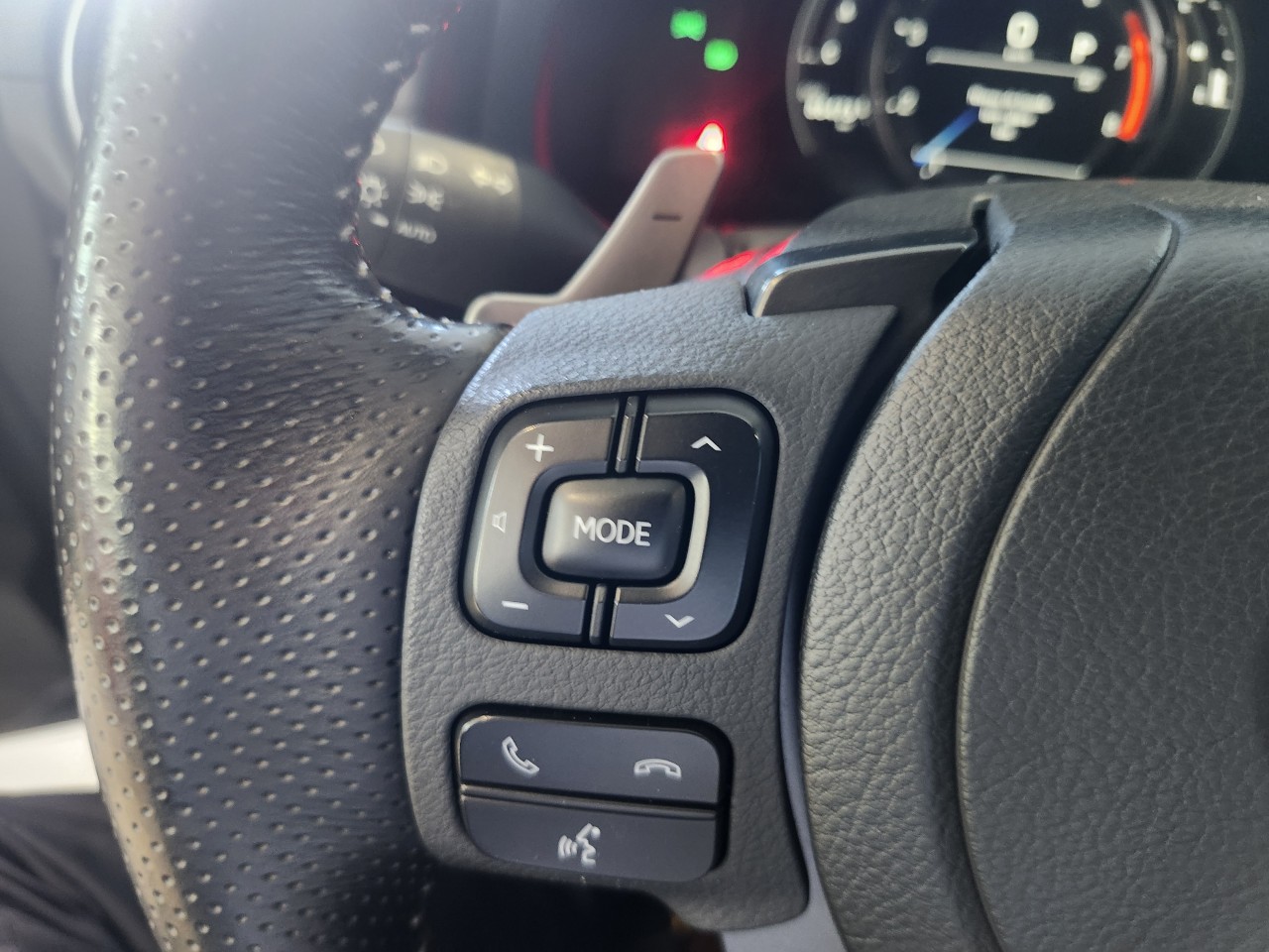 2022 Lexus IS - Image 15