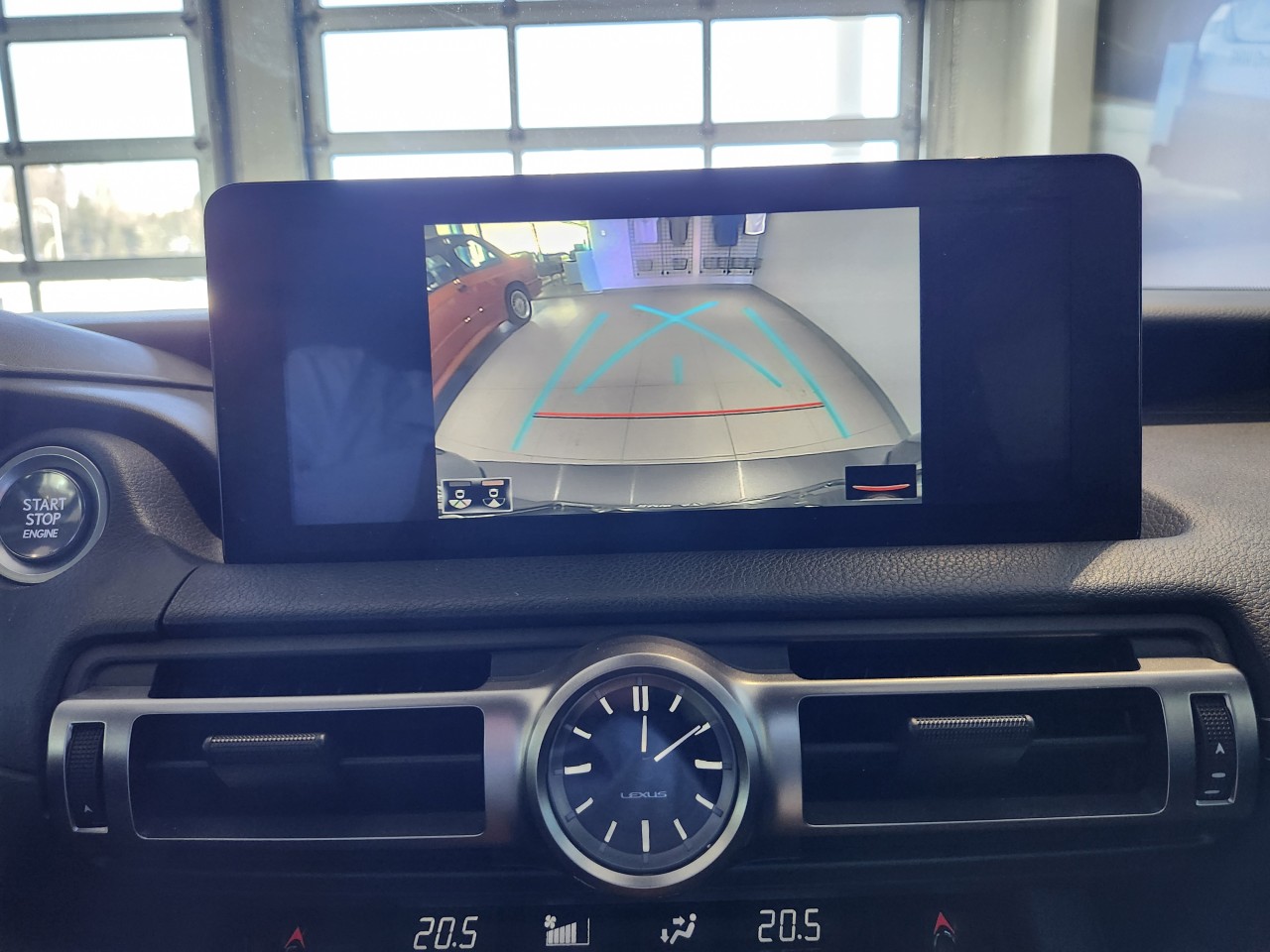 2022 Lexus IS - Image 20