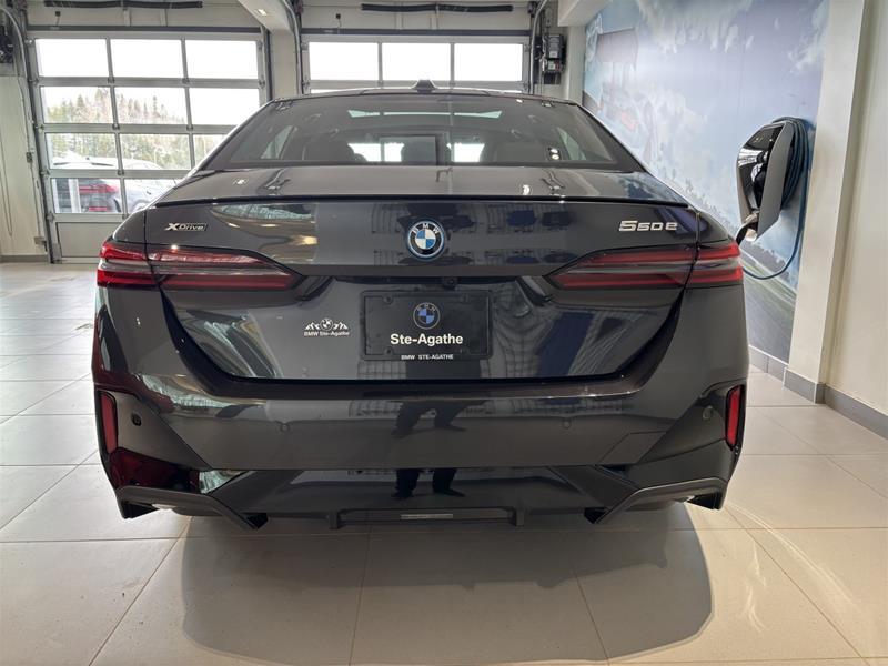 2026 BMW 550e - Image 5