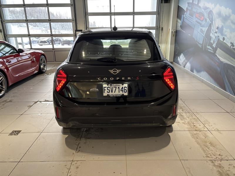 2026 MINI 5 Door - Image 15