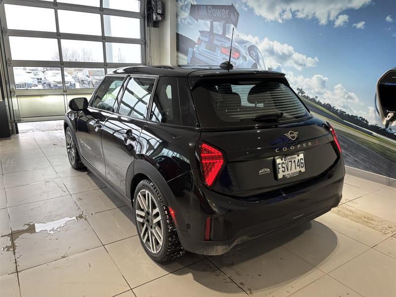 2026 MINI 5 Door - Image 18
