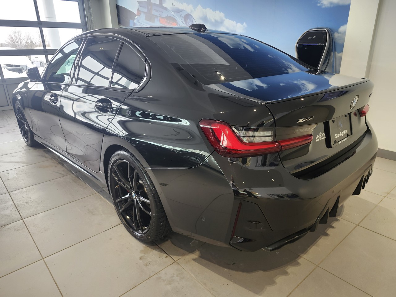 2024 BMW 3 Series - Image 3