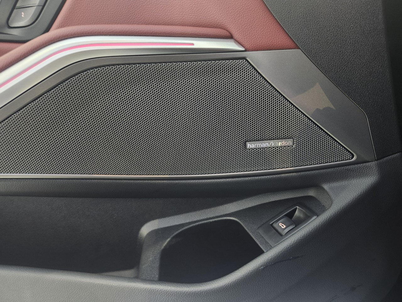 2024 BMW 3 Series - Image 22