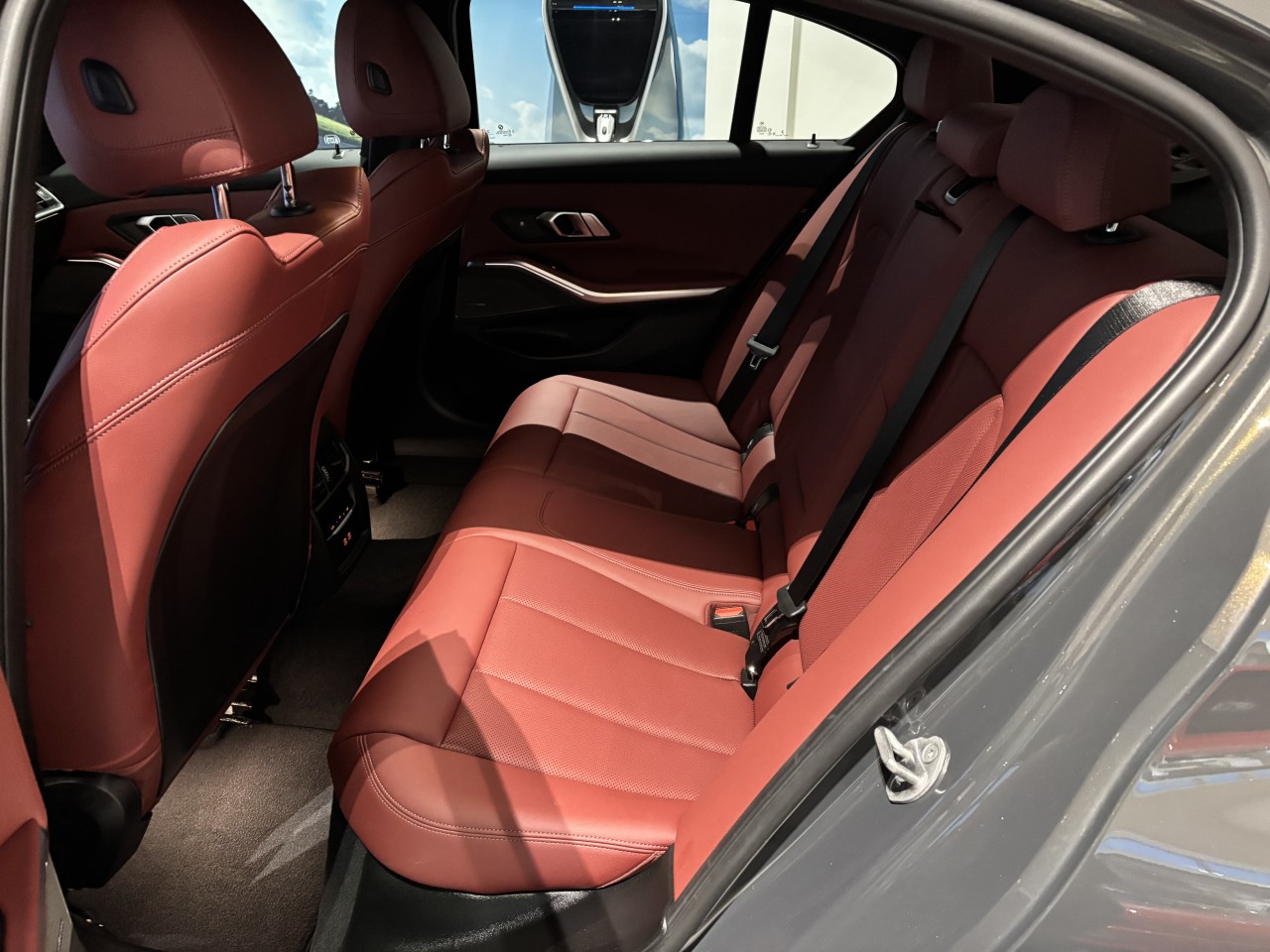 2024 BMW 3 series - Image 12