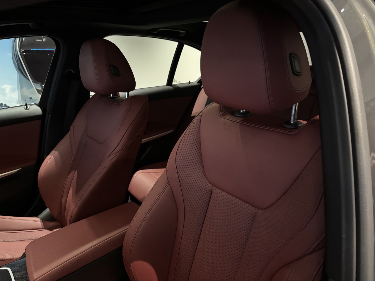 2024 BMW 3 series - Image 13
