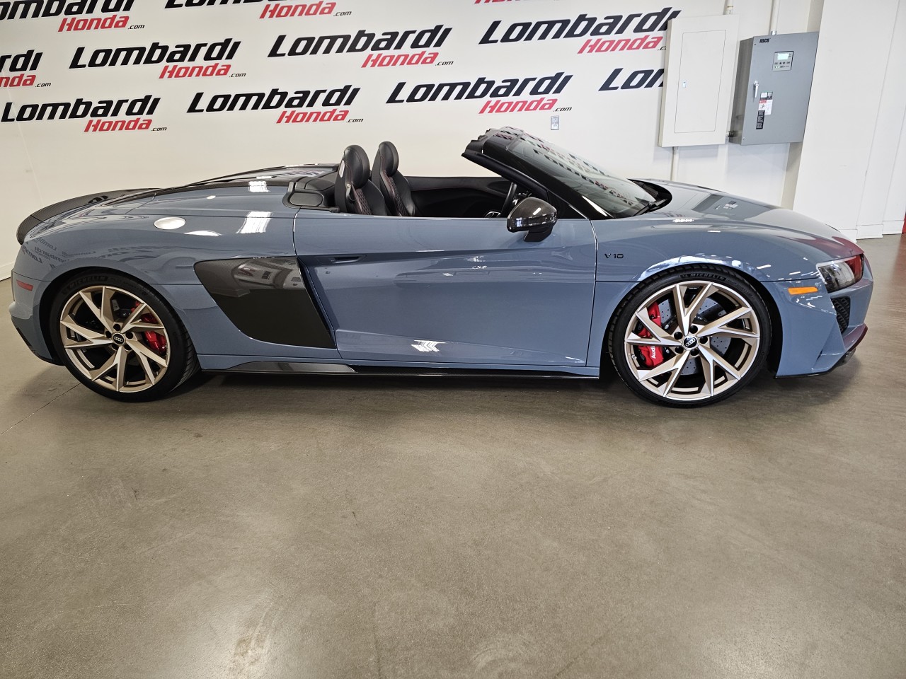 2023 Audi R8 - Image 3