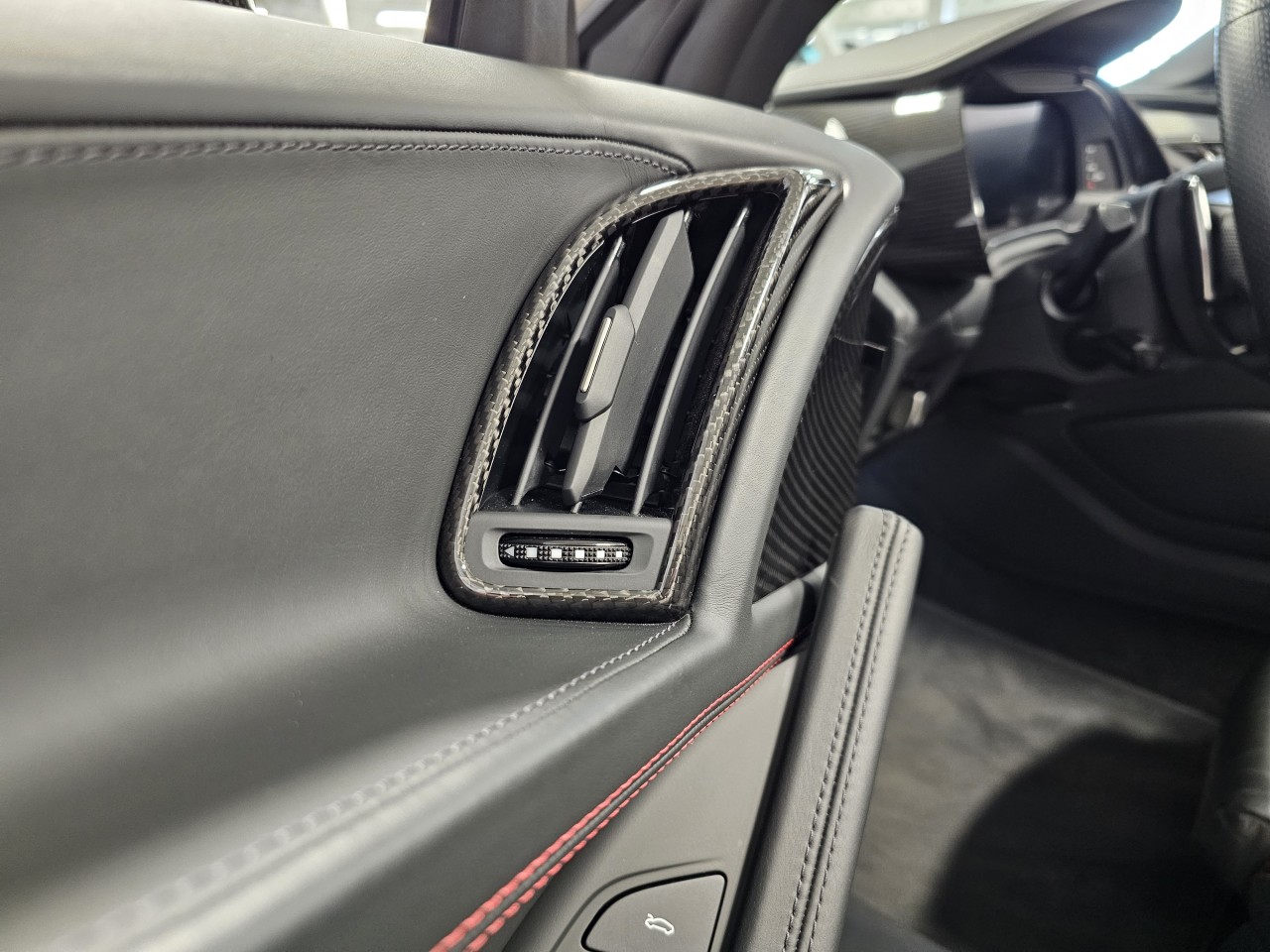 2023 Audi R8 - Image 30