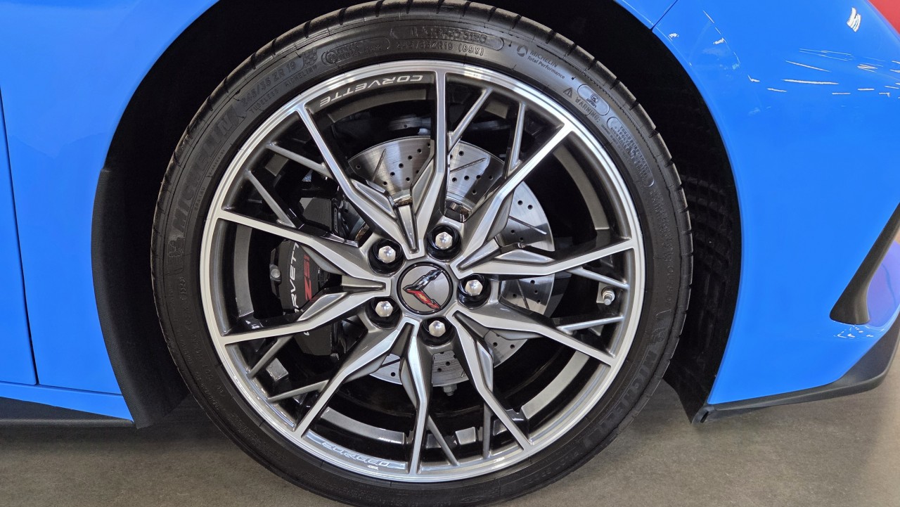 2023 Chevrolet Corvette - Image 12