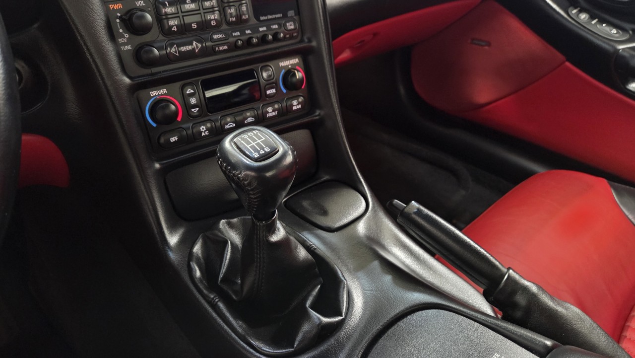 2003 Chevrolet Corvette - Image 19