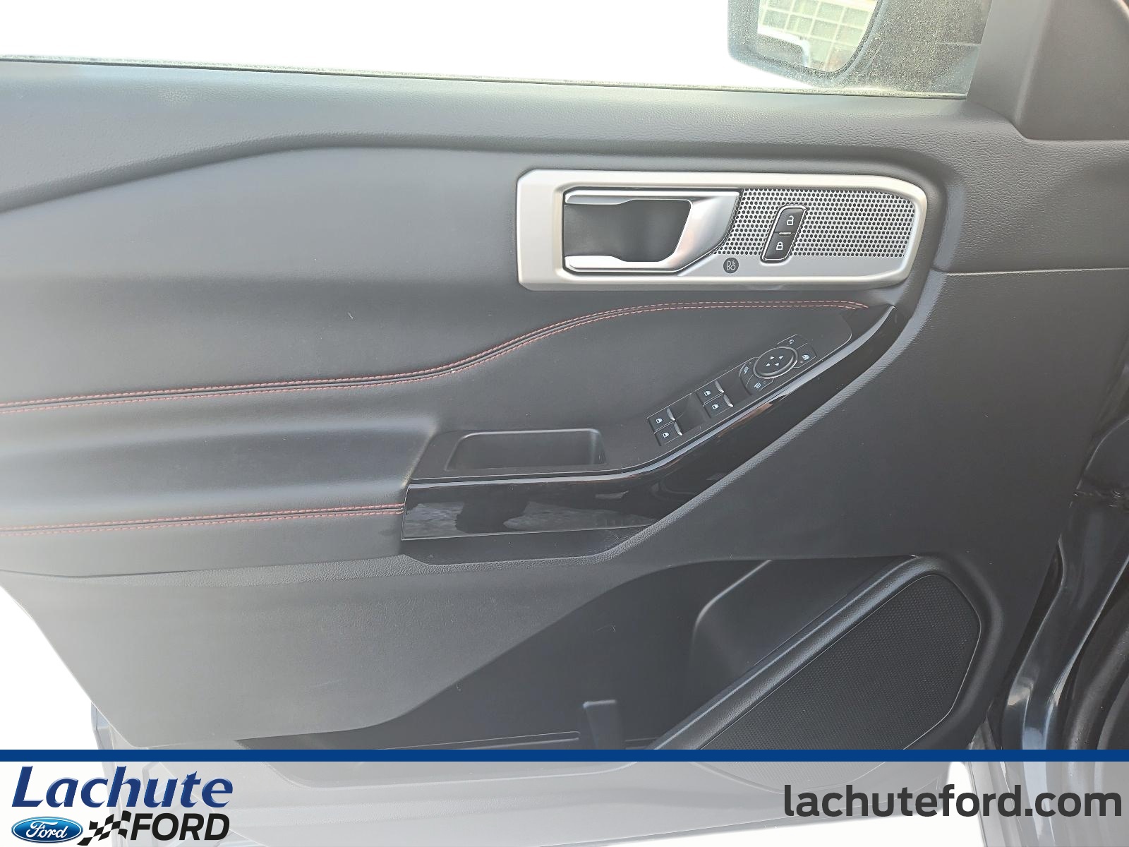 2023 Ford Explorer - Image 1027