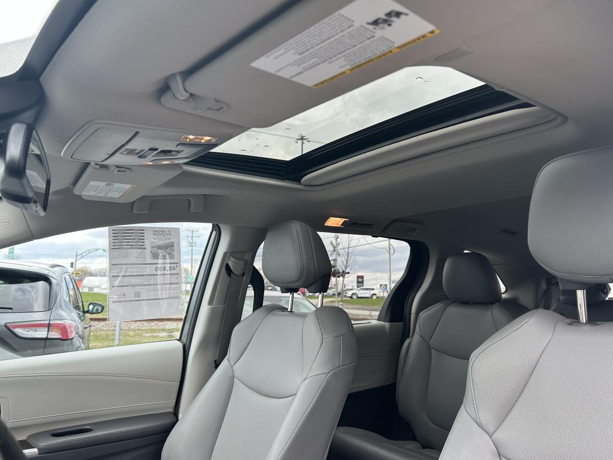 2024 Toyota Sienna - Image 553