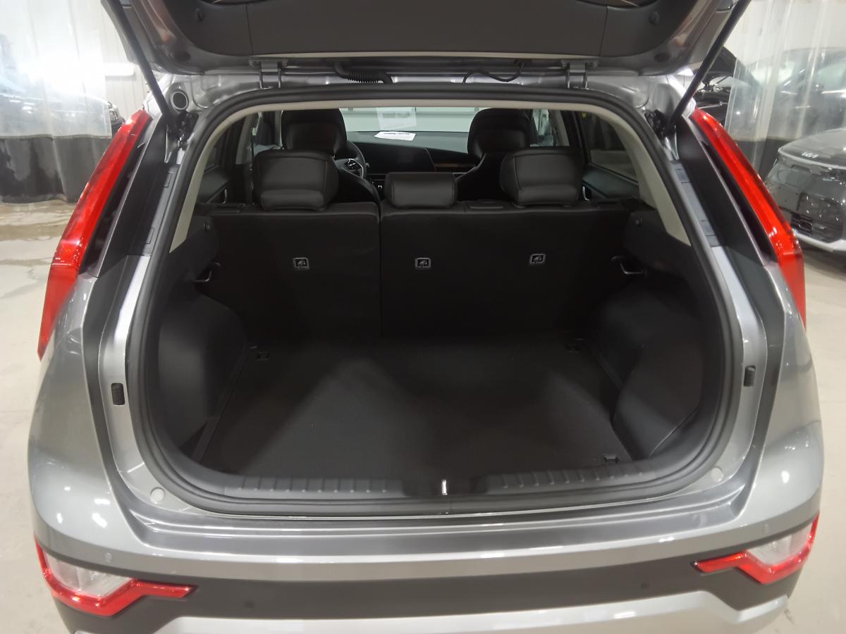 2025 Kia Niro - Image 40