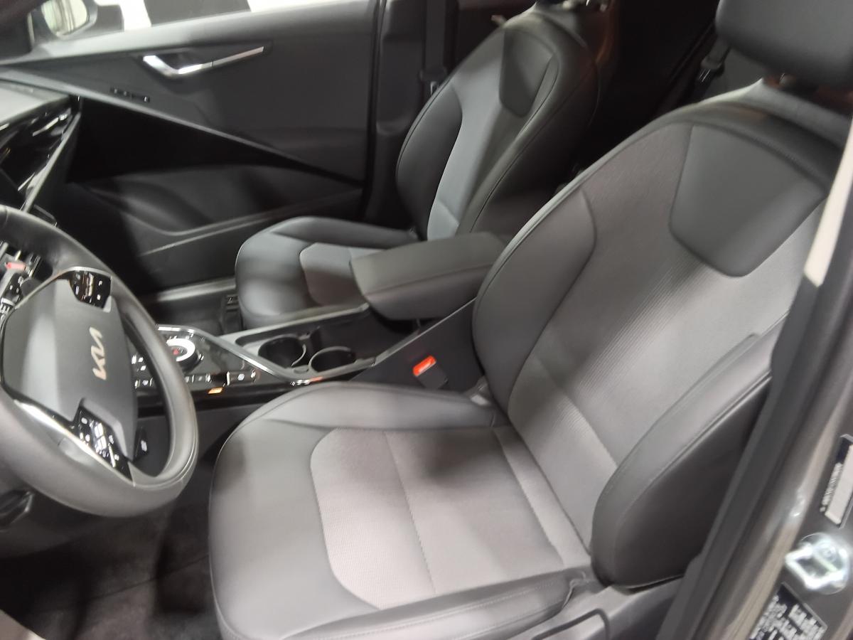 2025 Kia Niro - Image 52