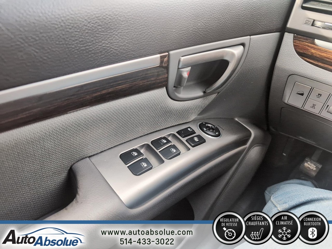 2012 Hyundai Santa Fe - Image 11