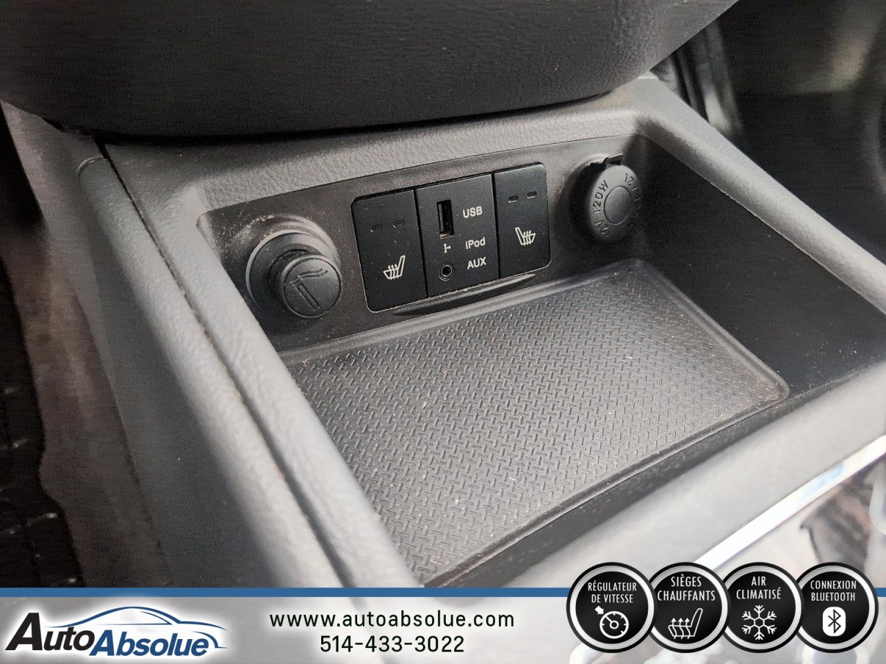 2012 Hyundai Santa Fe - Image 16