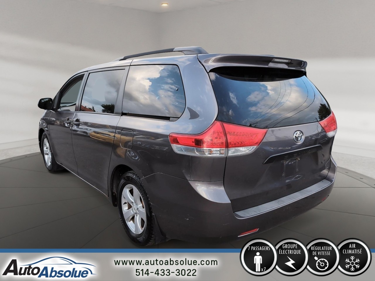 2011 Toyota Sienna - Image 4