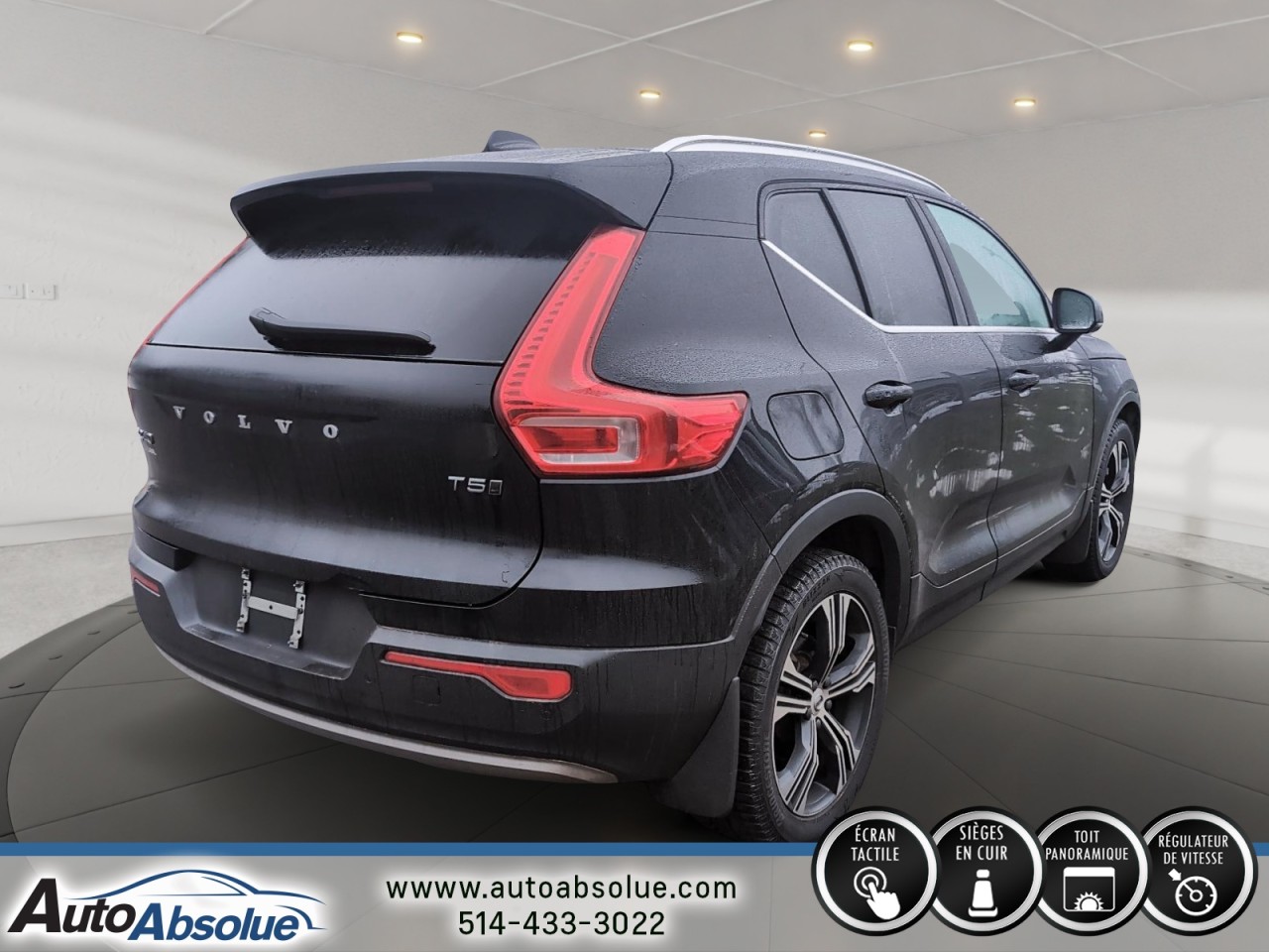2022 Volvo XC40 - Image 4