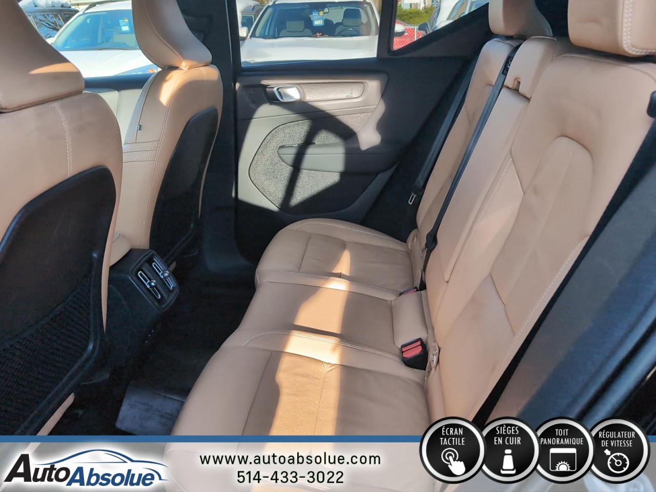 2022 Volvo XC40 - Image 8