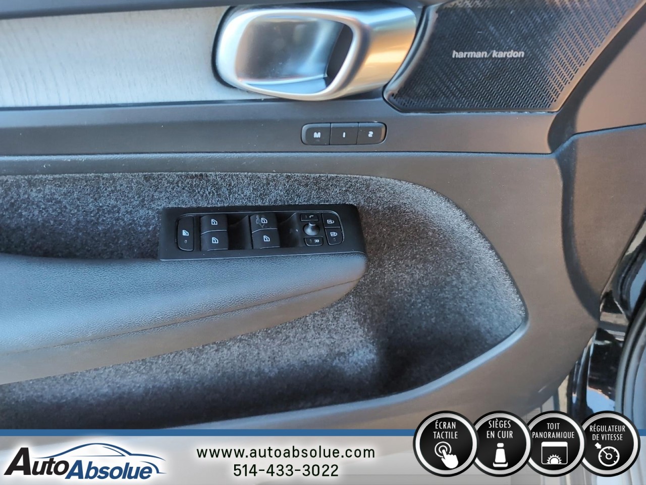 2022 Volvo XC40 - Image 11