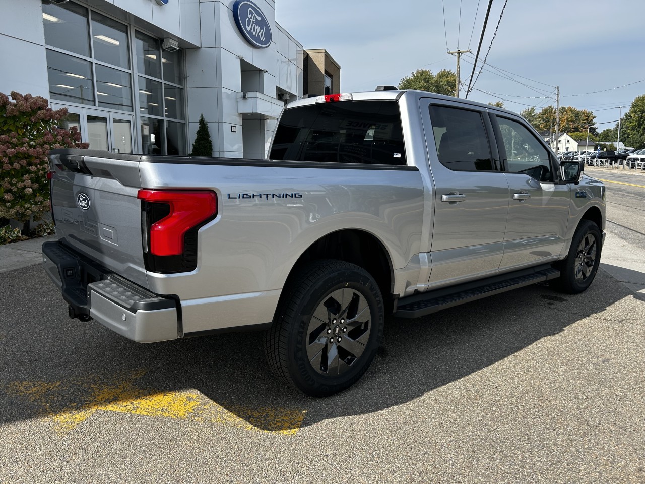 2025 Ford F-150 Lightning - Image 6