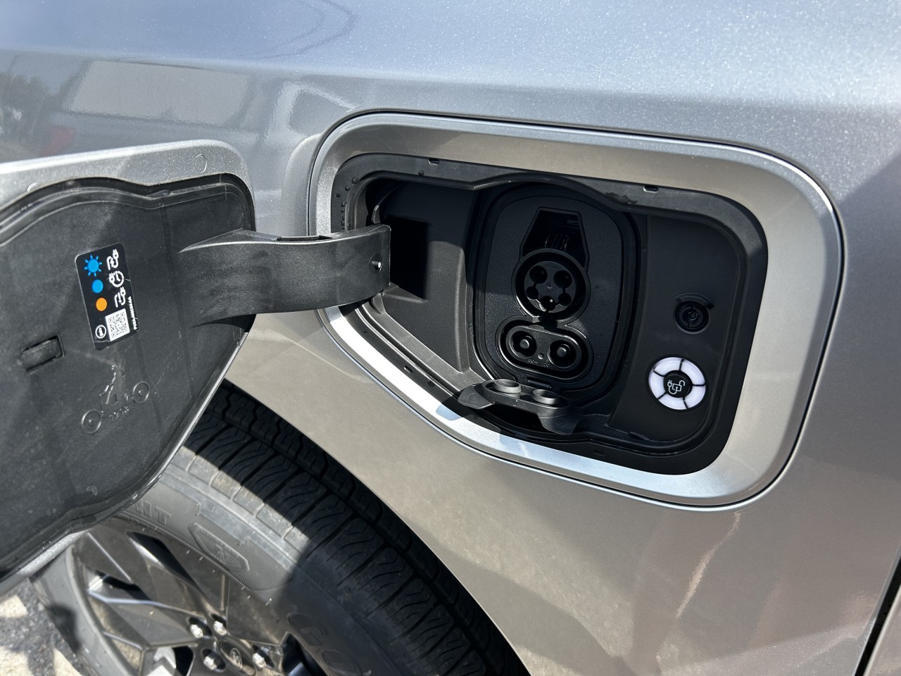 2025 Ford F-150 Lightning - Image 7