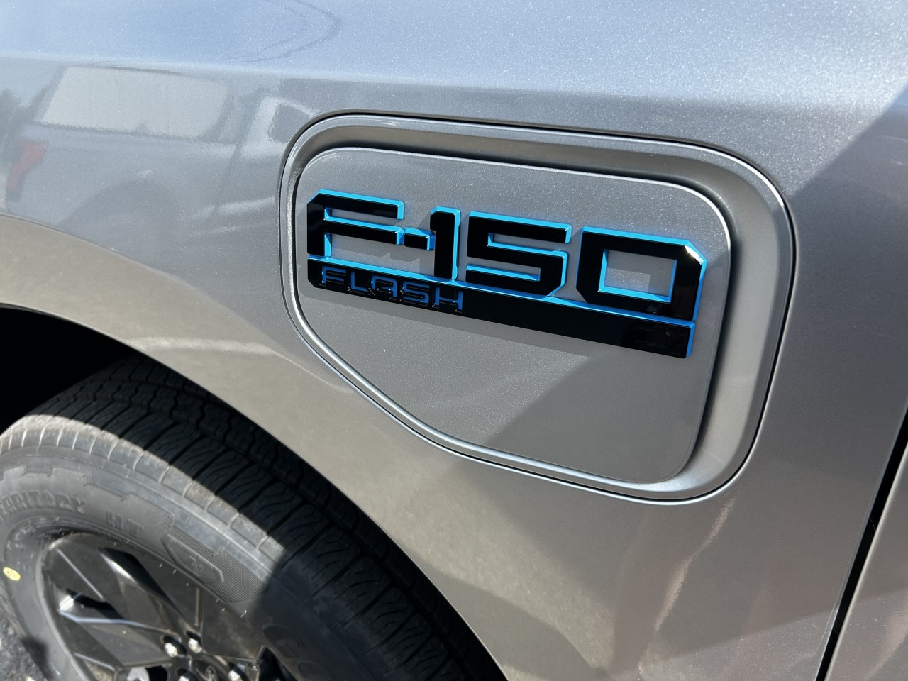 2025 Ford F-150 Lightning - Image 8