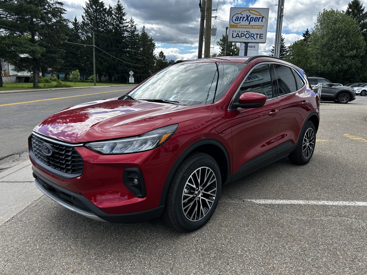 2025 Ford Escape - Image 3