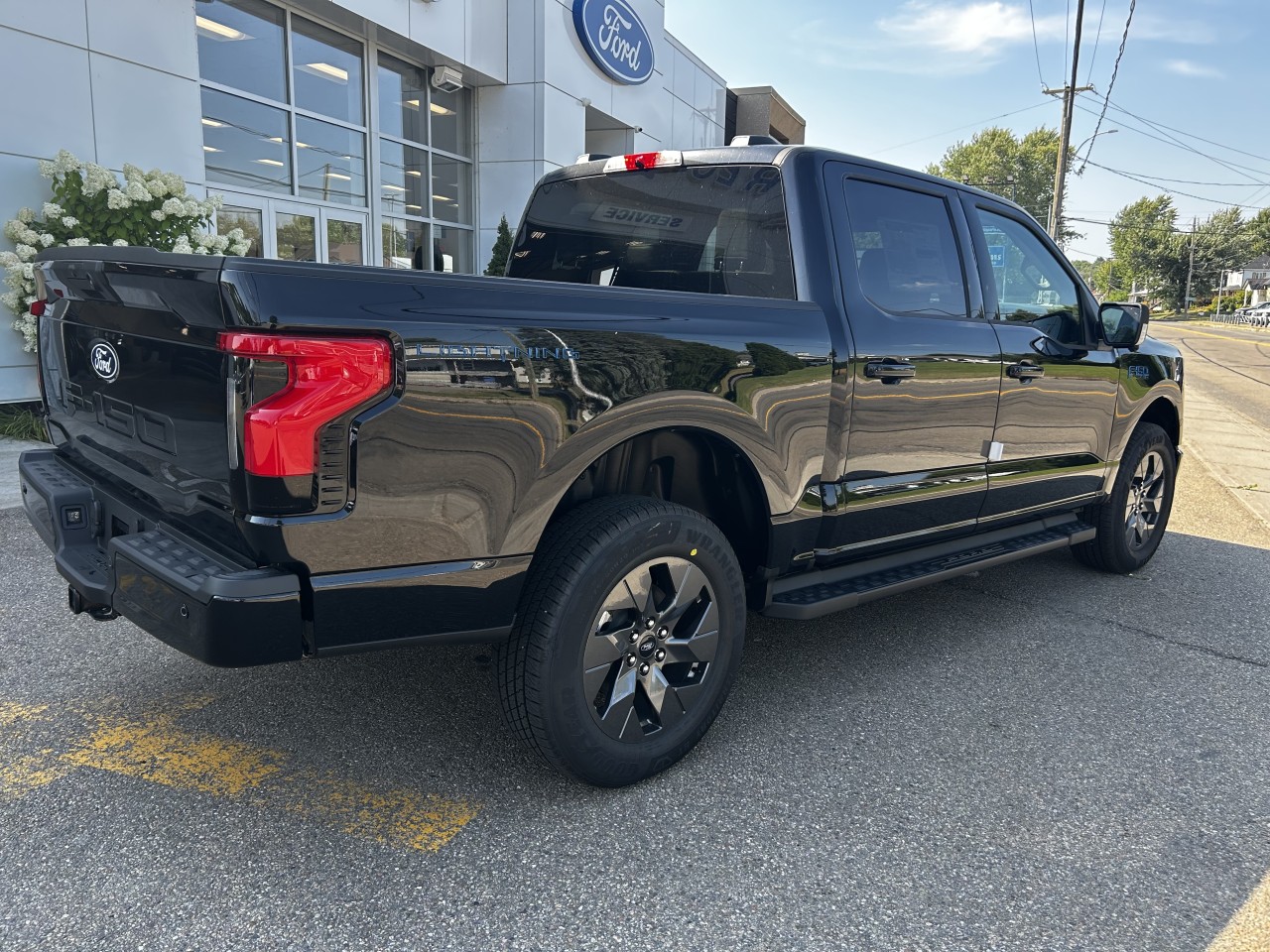 2025 Ford F-150 Lightning - Image 7
