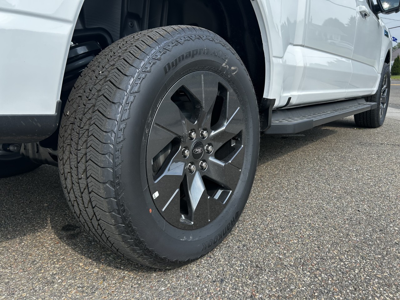 2025 Ford F-150 Lightning - Image 9