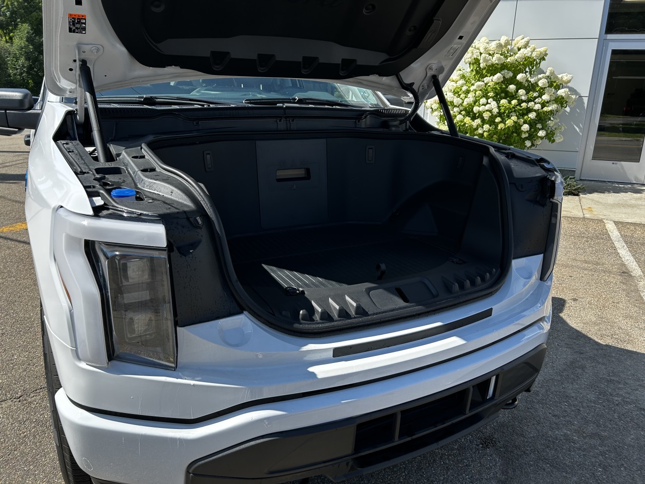2024 Ford F-150 Lightning - Image 13