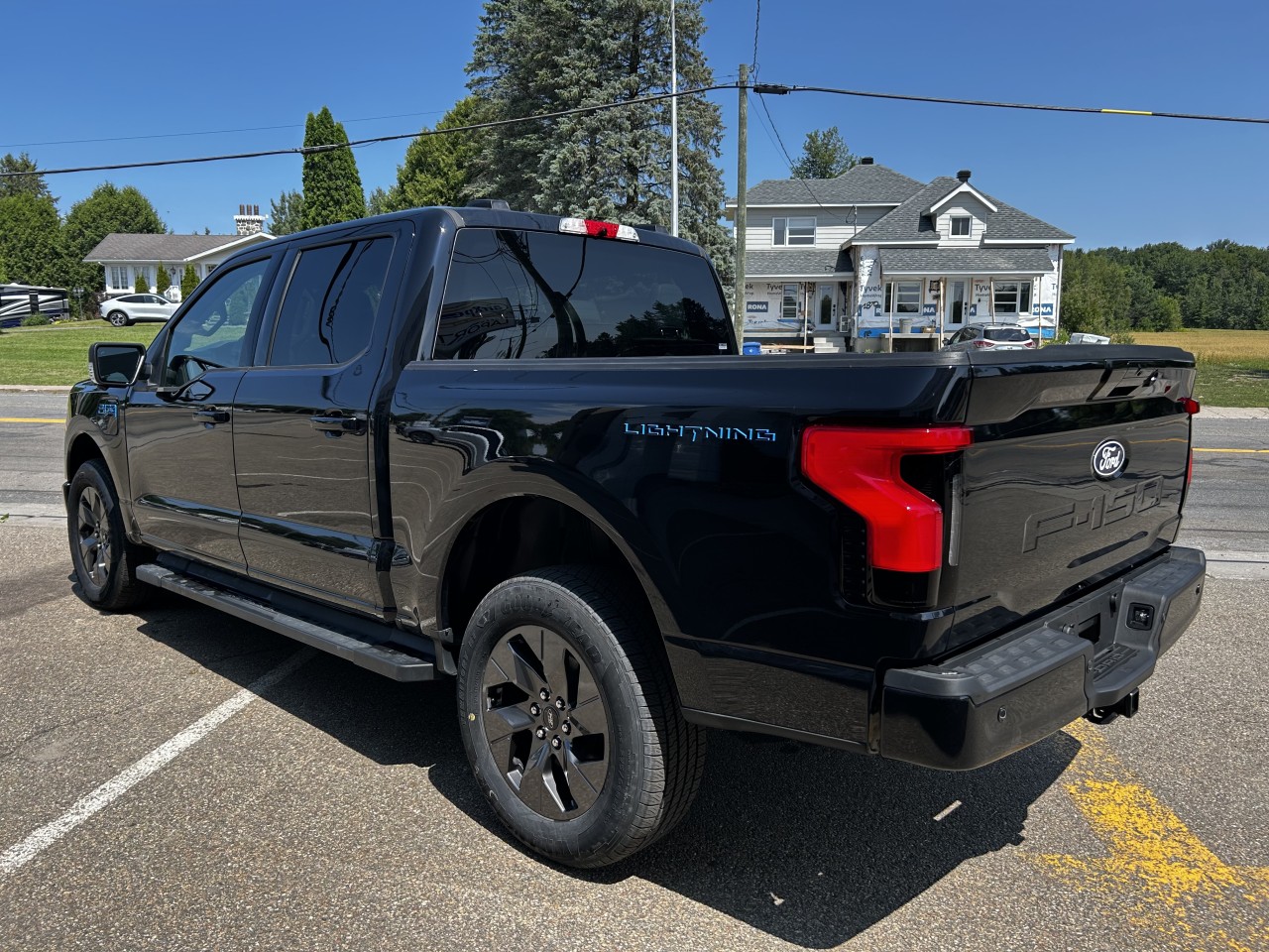 2025 Ford F-150 Lightning - Image 4