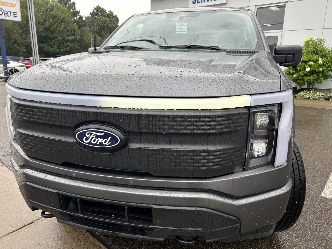 2024 Ford F-150 Lightning - Image 13