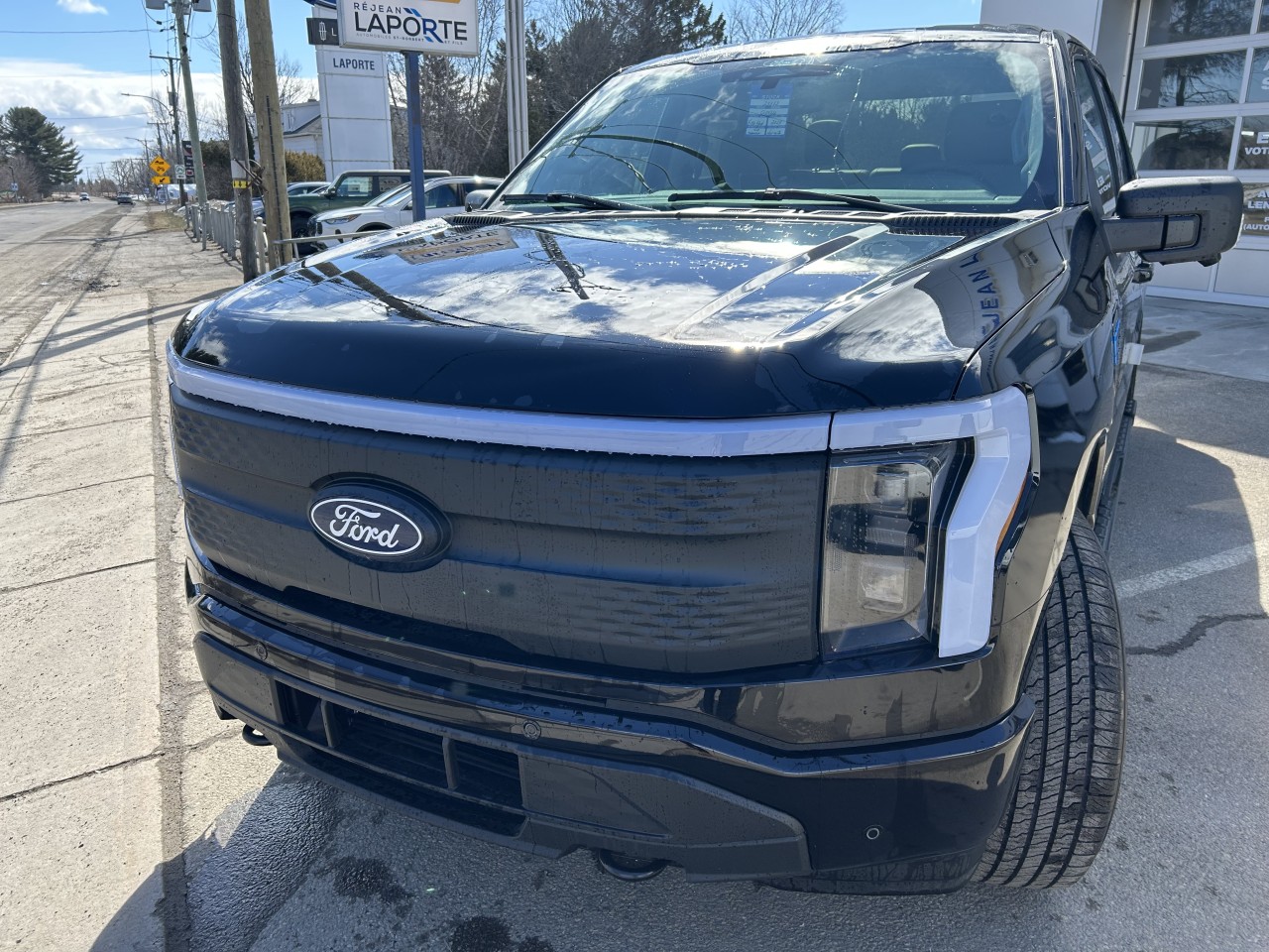 2025 Ford F-150 Lightning - Image 20