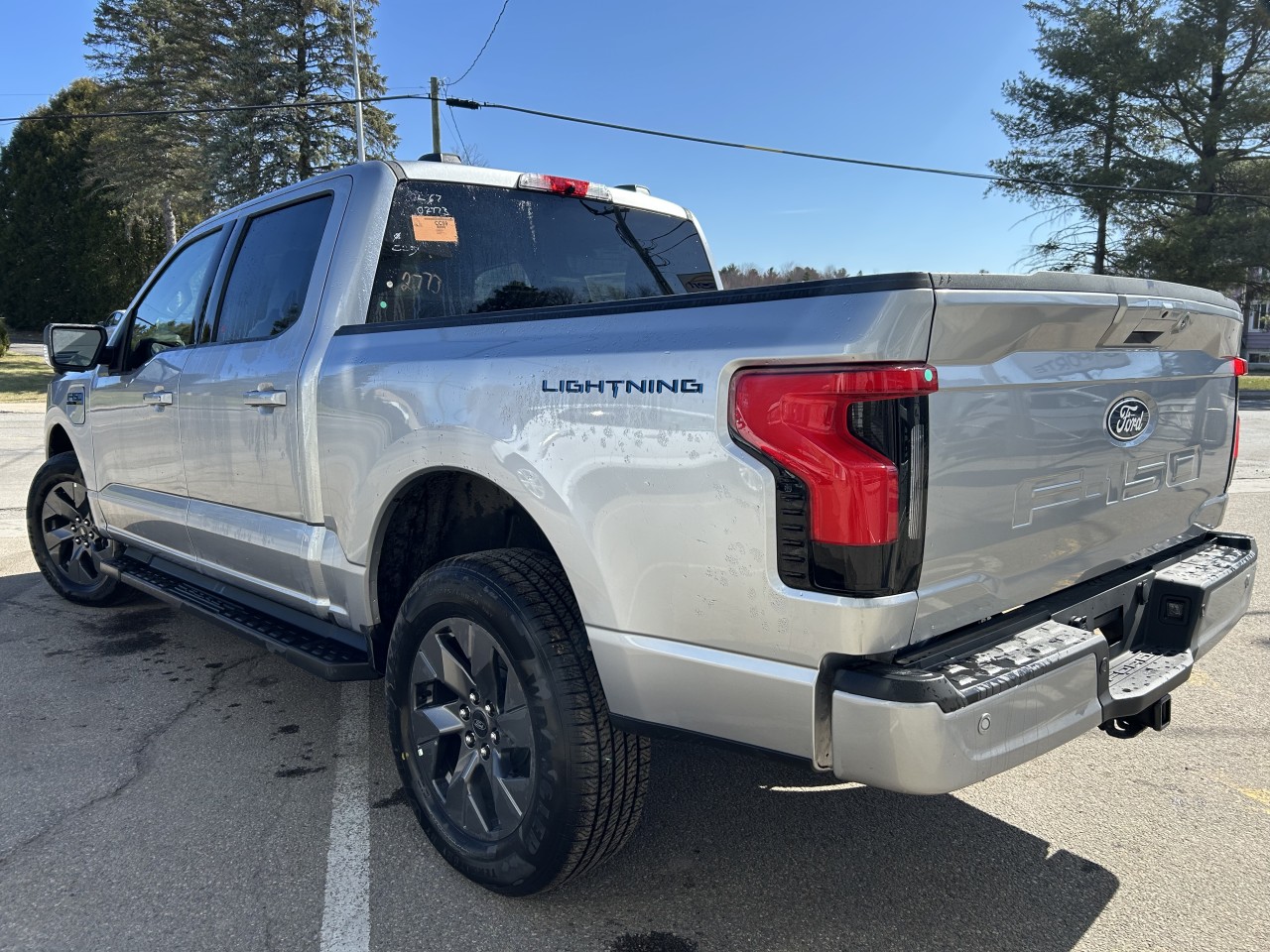 2025 Ford F-150 Lightning - Image 13