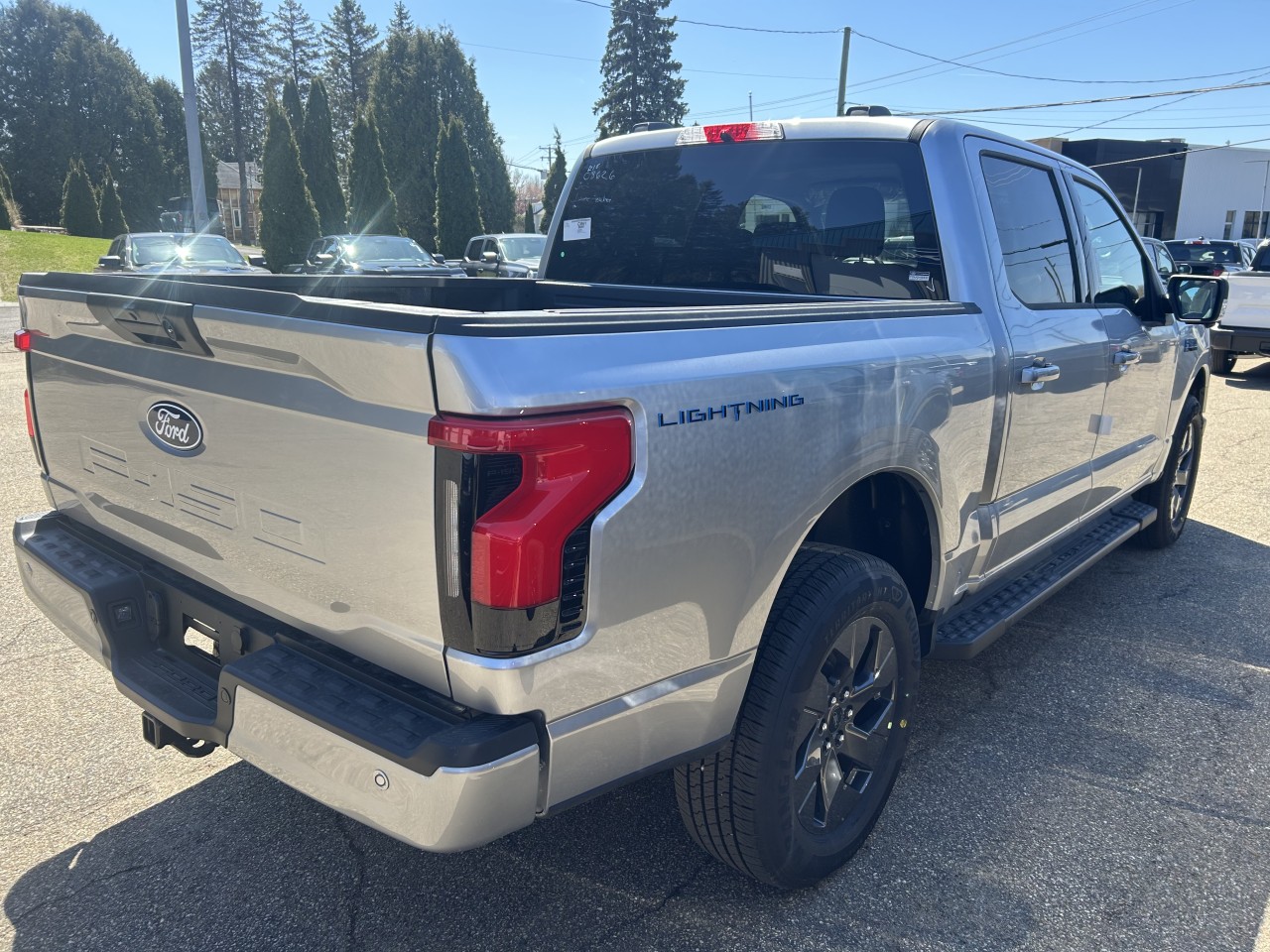 2025 Ford F-150 Lightning - Image 12