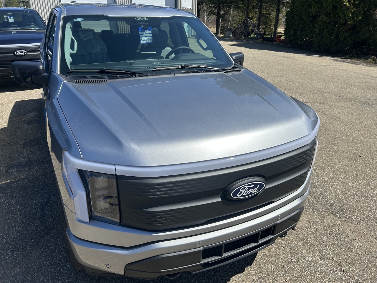 2025 Ford F-150 Lightning - Image 15