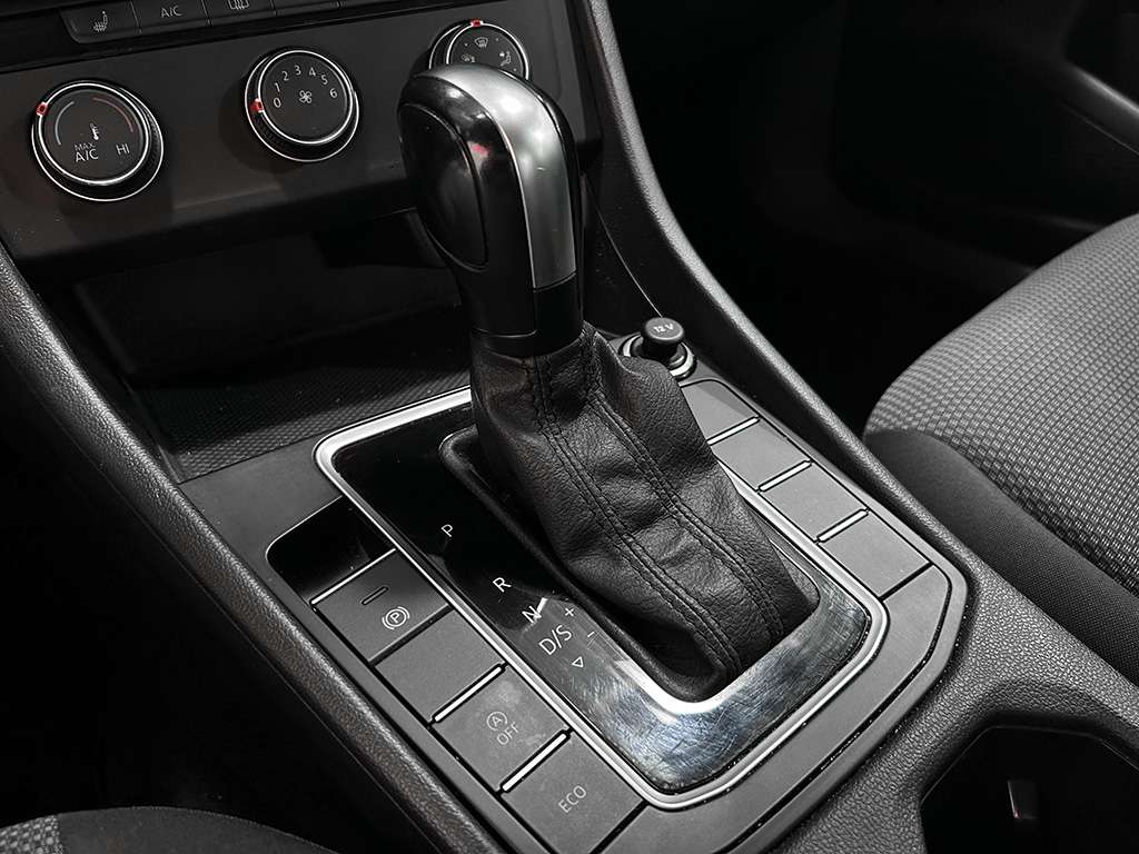 2020 Volkswagen Jetta - Image 13