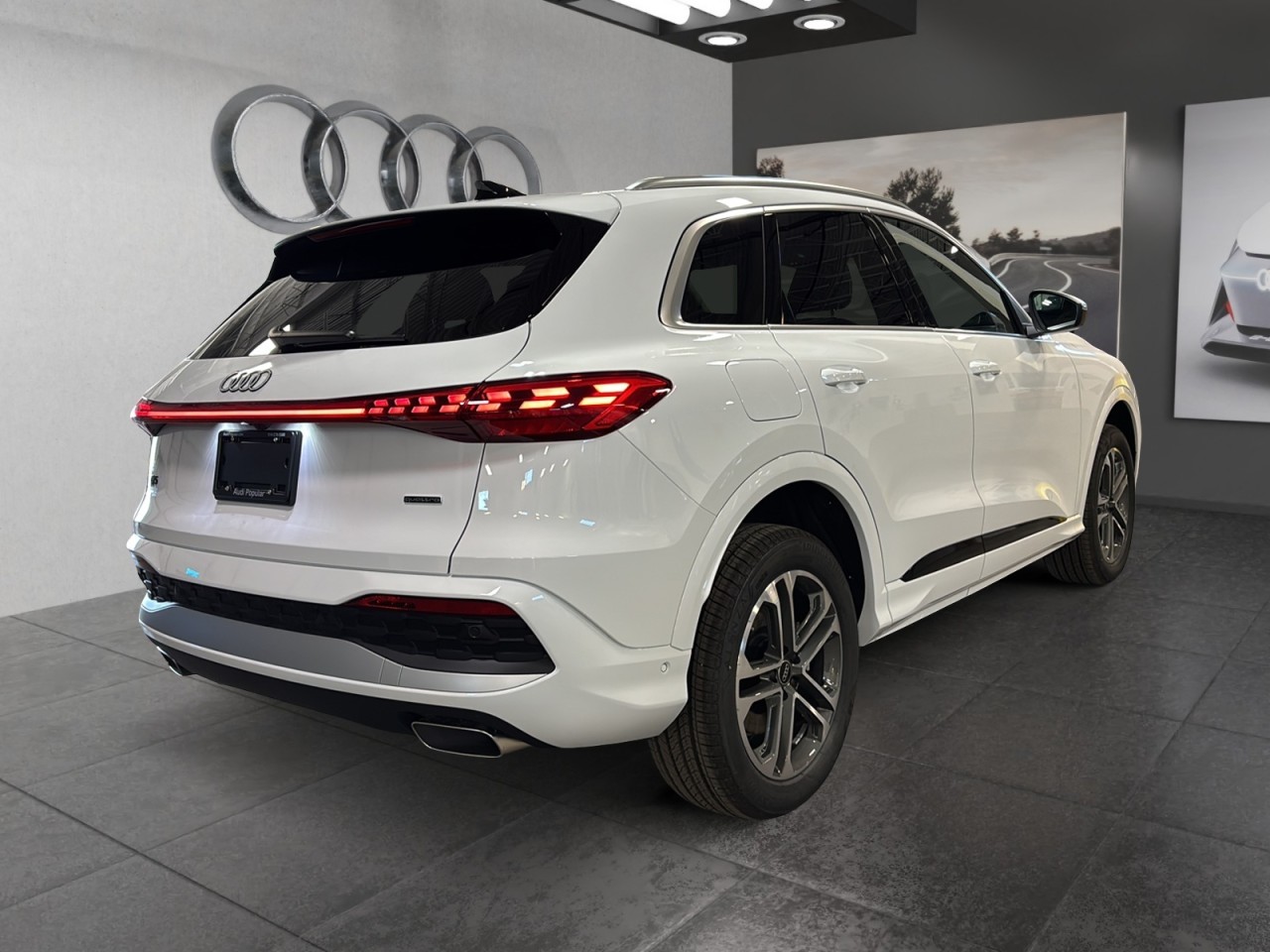 2025 Audi Q5 - Image 5